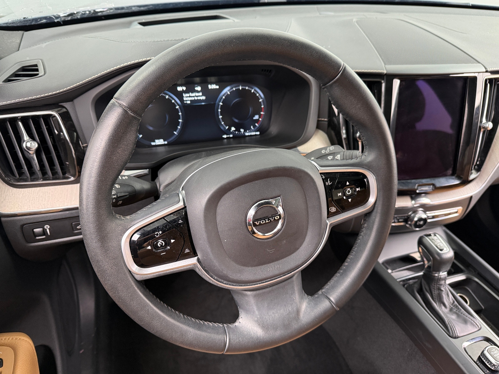 Thumbnail: 2018 Volvo XC60 - 4