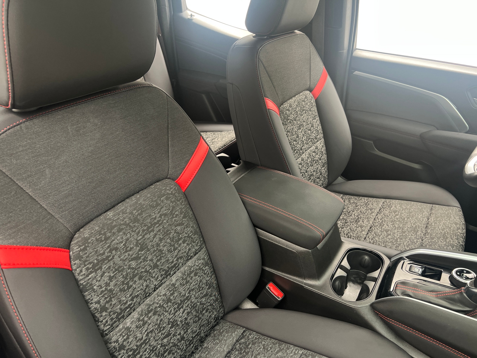 Thumbnail: 2024 Chevrolet Colorado - 2