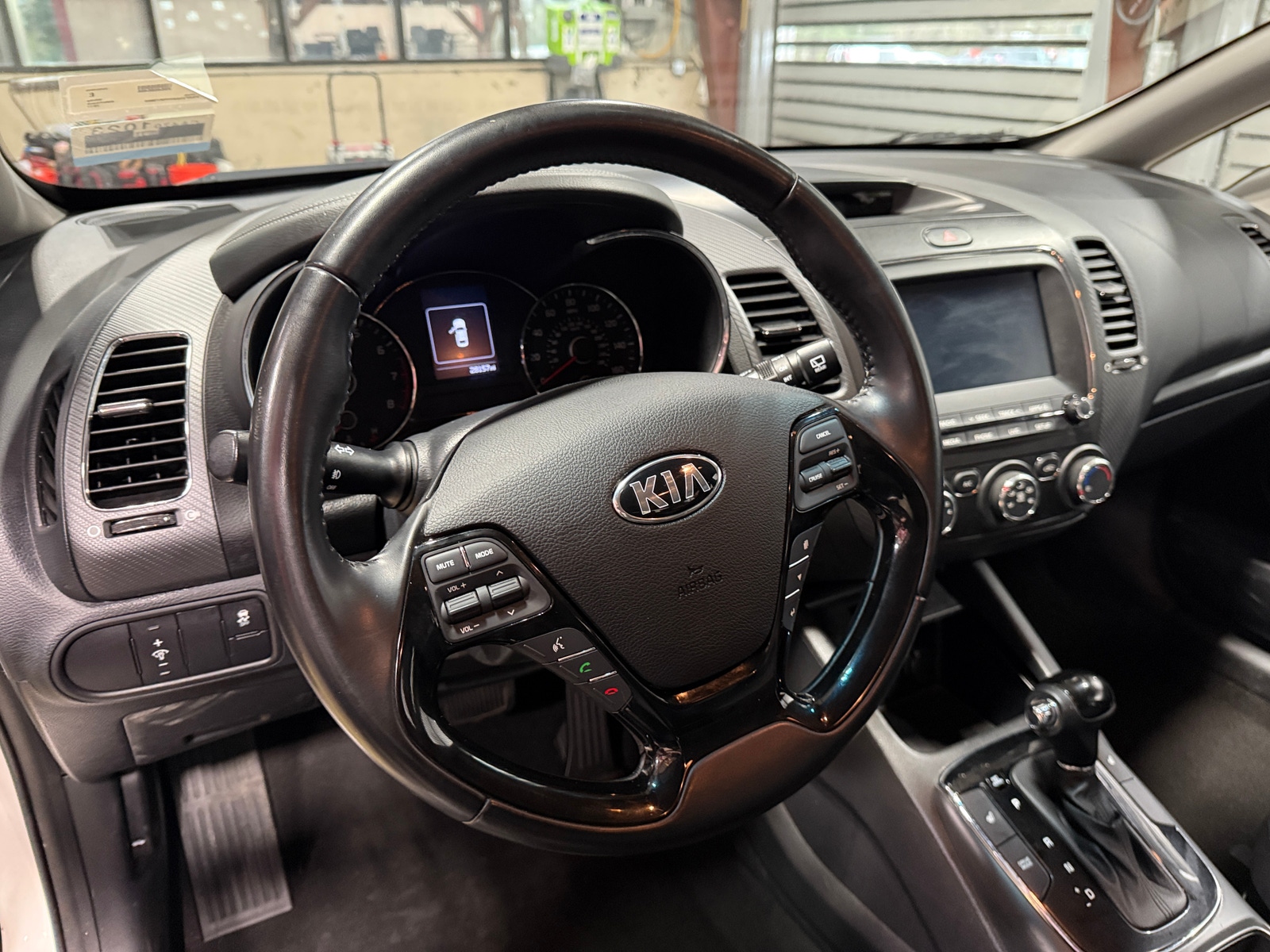 Thumbnail: 2017 Kia Forte - 4