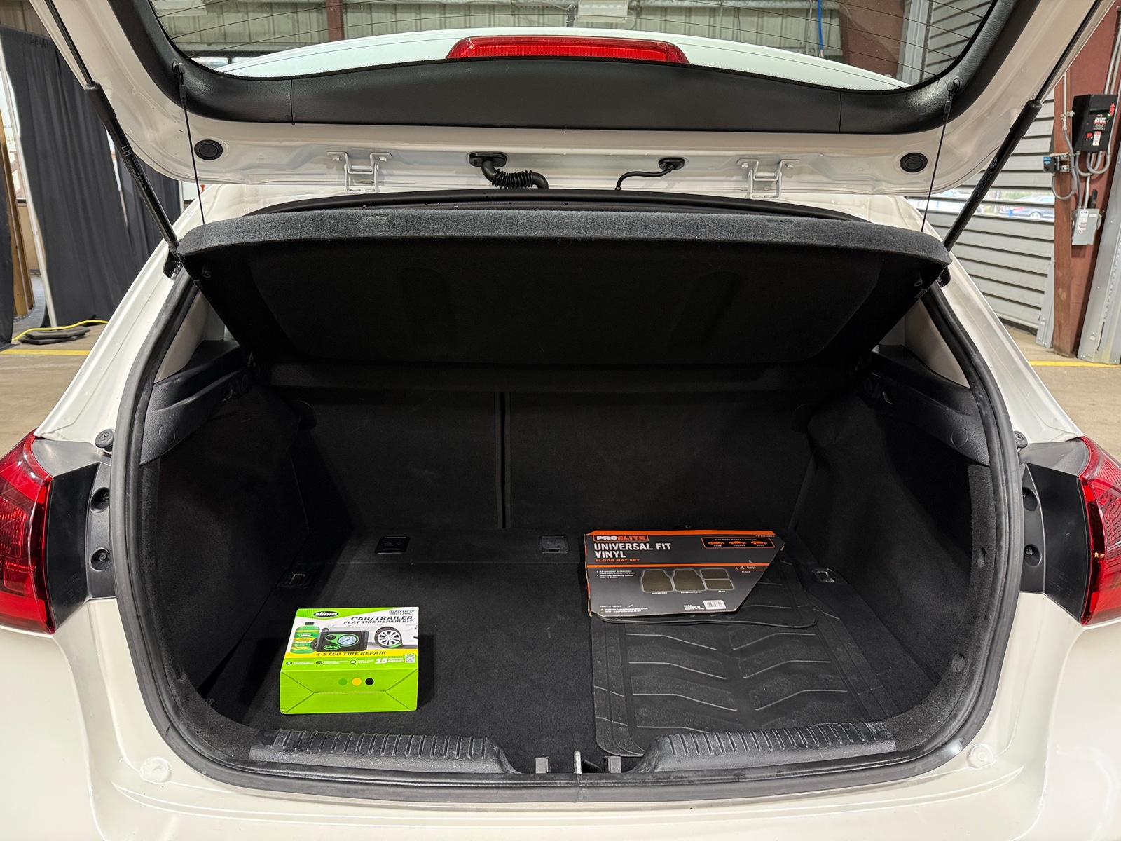 Thumbnail: 2017 Kia Forte - 6