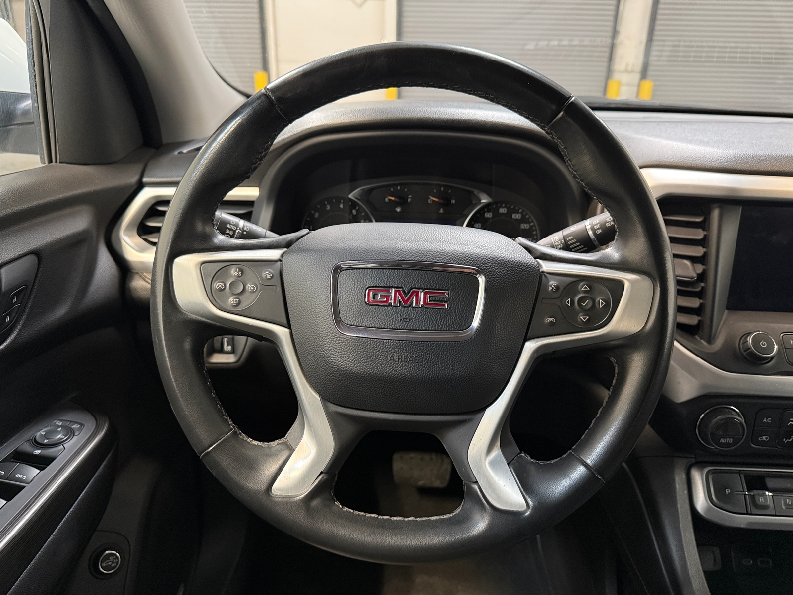 Thumbnail: 2023 GMC Acadia - 4