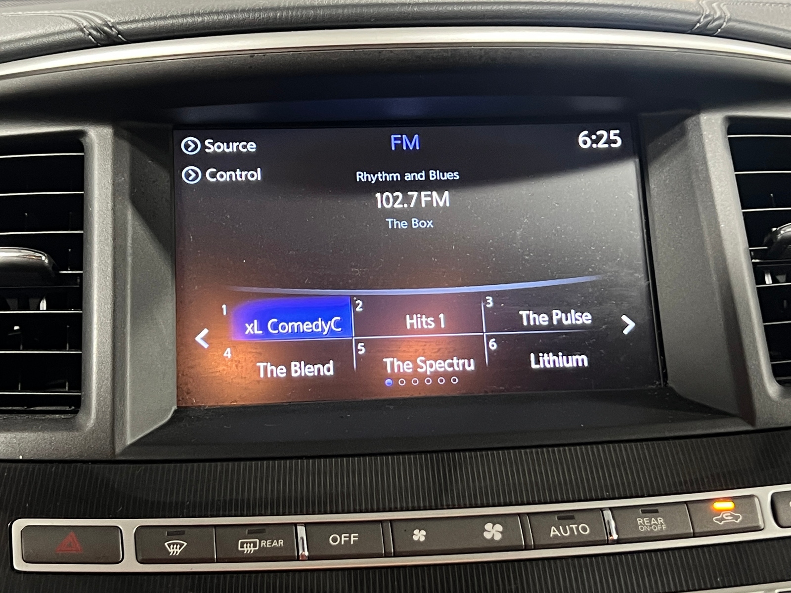 Thumbnail: 2017 INFINITI QX60 - 3