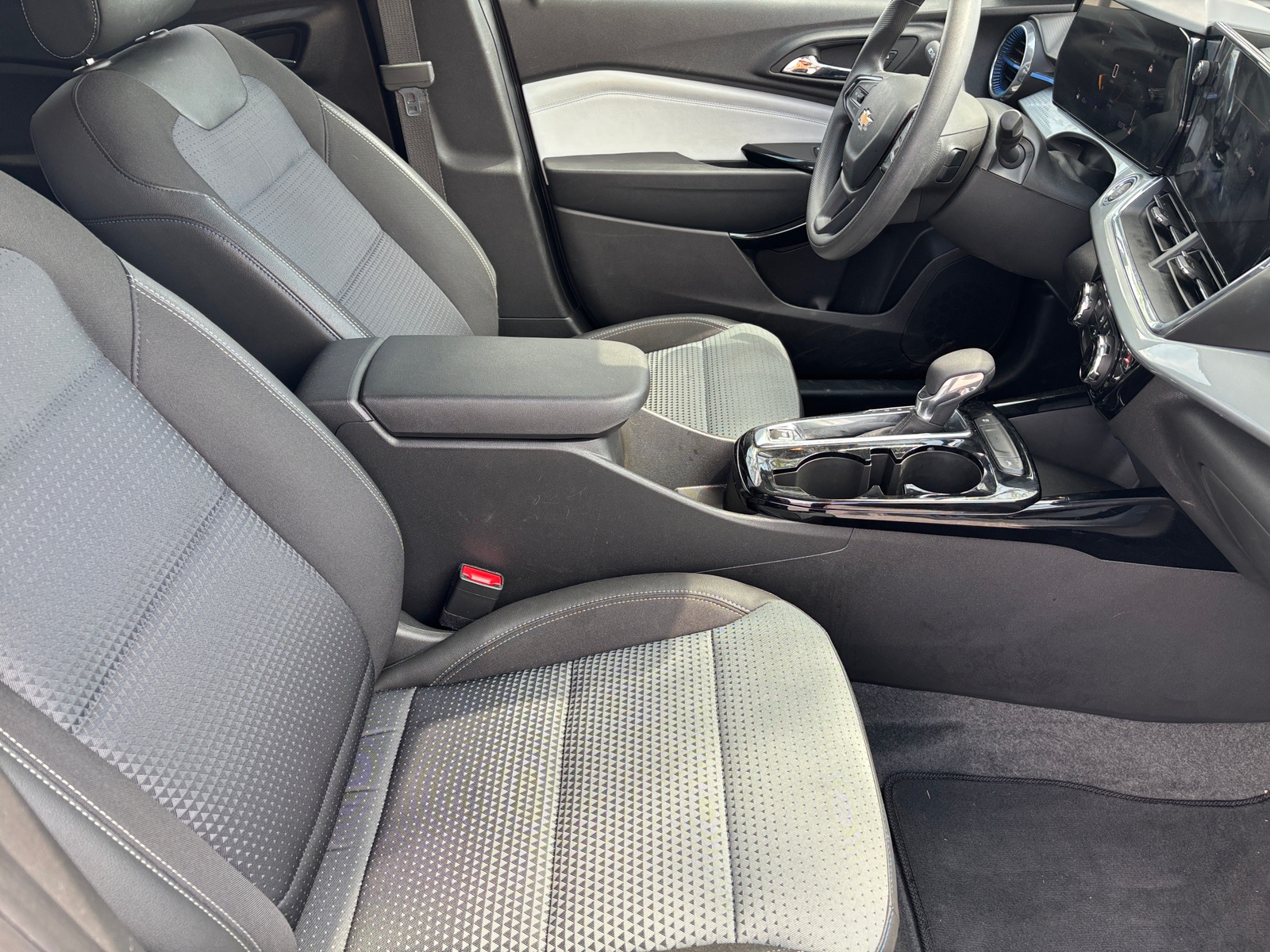 Thumbnail: 2025 Chevrolet Trax - 2