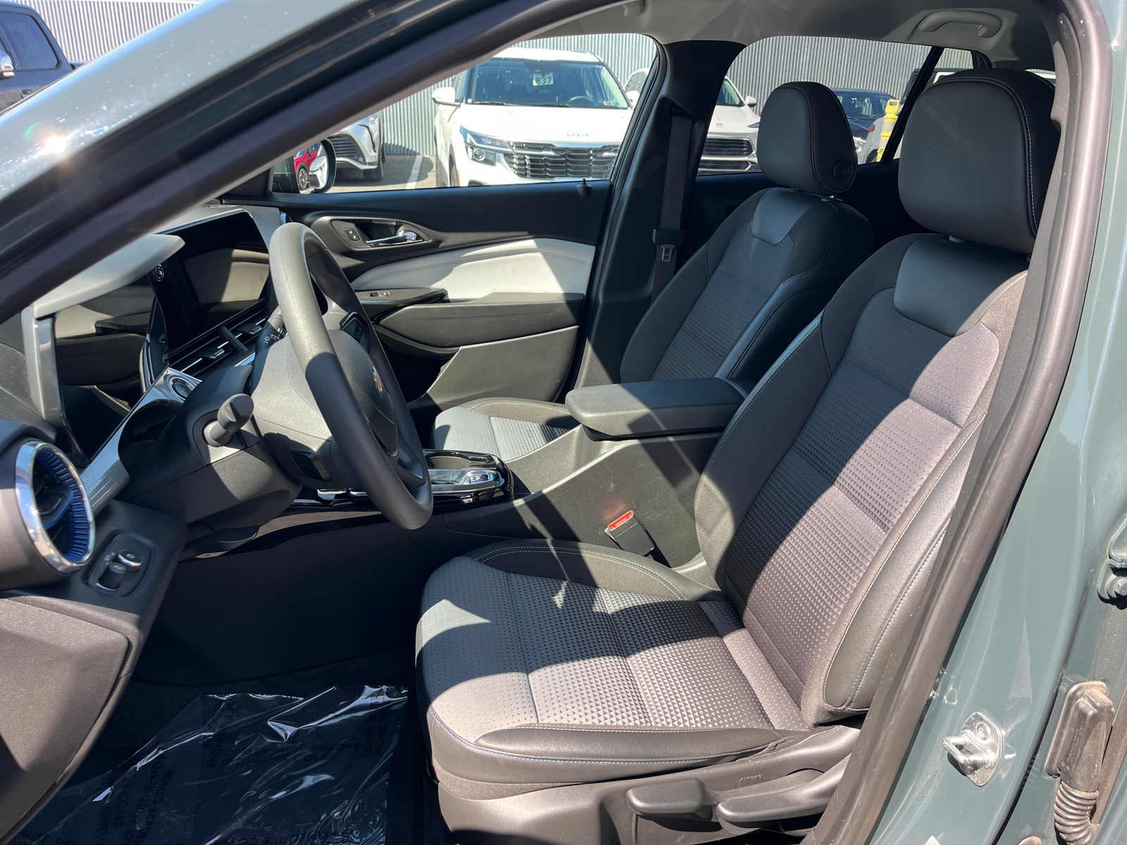 Thumbnail: 2025 Chevrolet Trax - 2