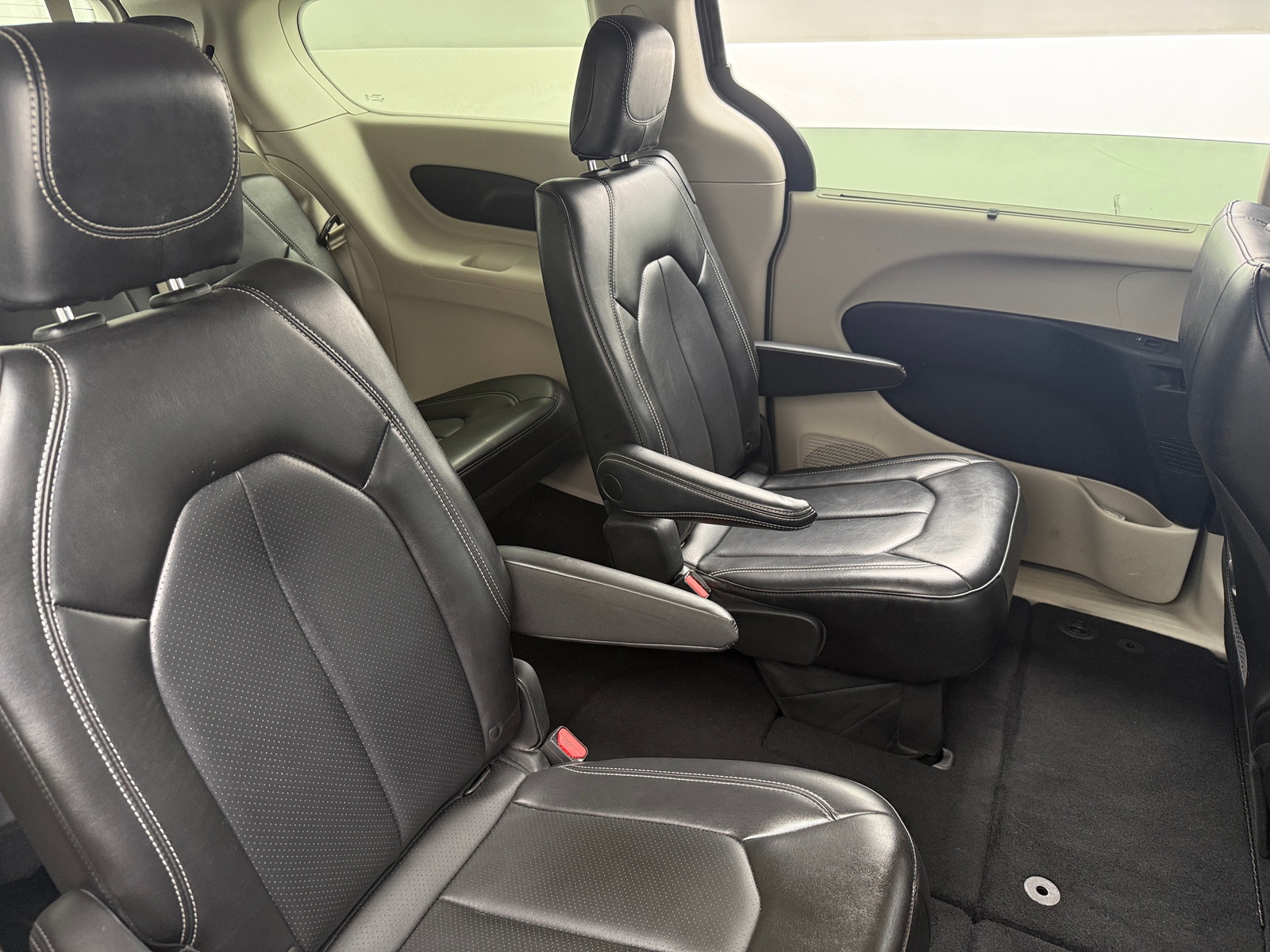 Thumbnail: 2023 Chrysler Pacifica - 5