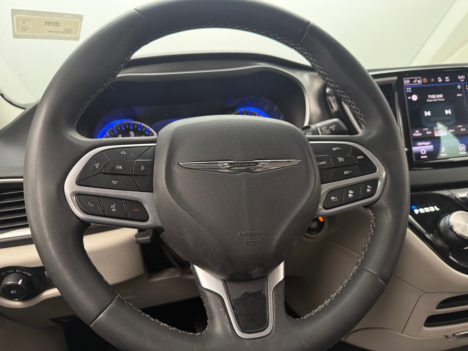 Thumbnail: 2023 Chrysler Pacifica - 4