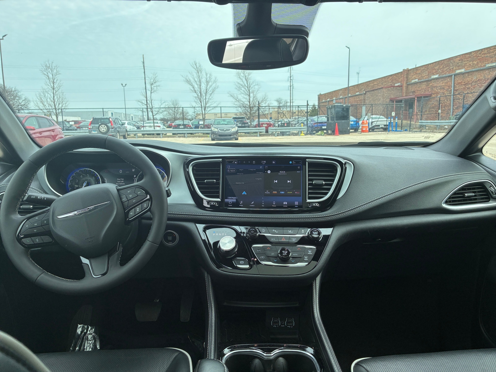 Thumbnail: 2025 Chrysler Pacifica - 3