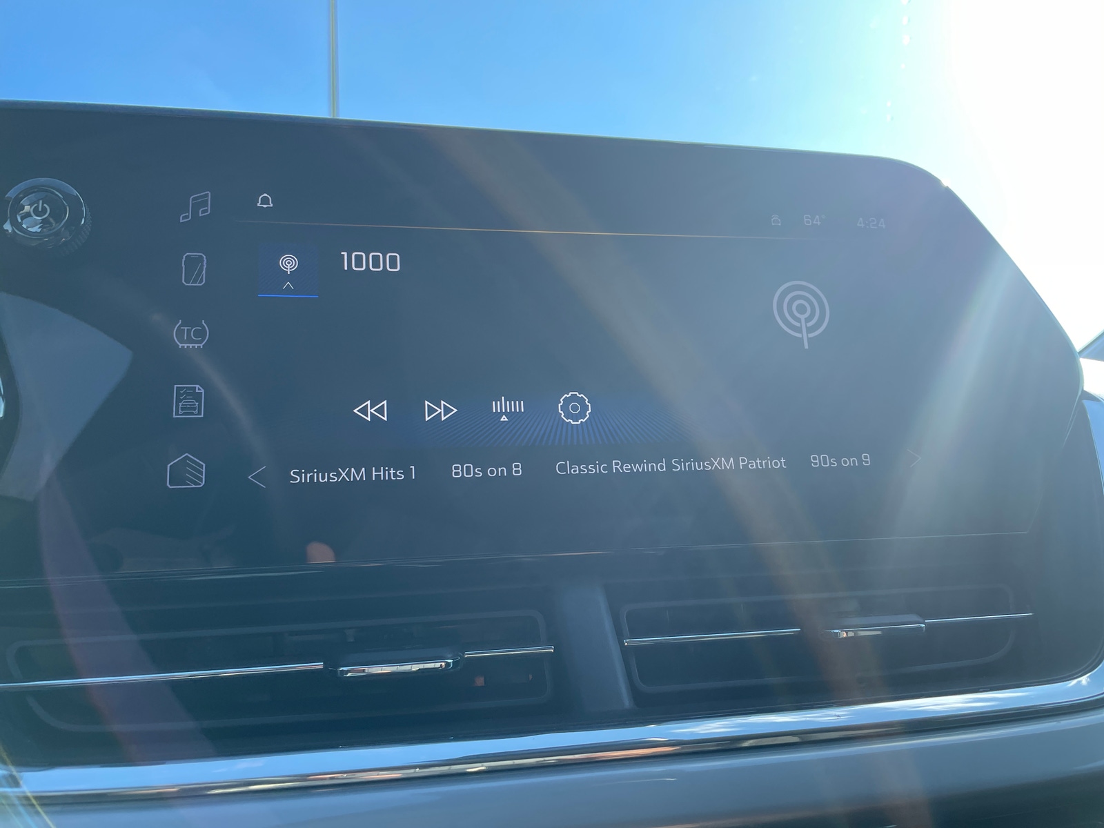 Thumbnail: 2025 Chevrolet Trax - 4