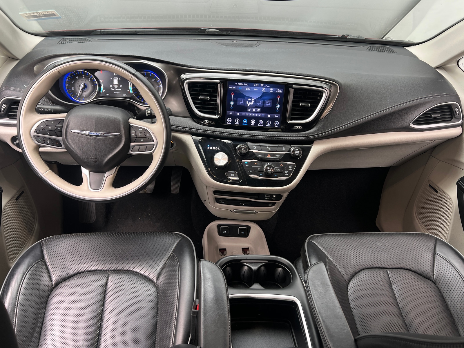Thumbnail: 2018 Chrysler Pacifica - 3