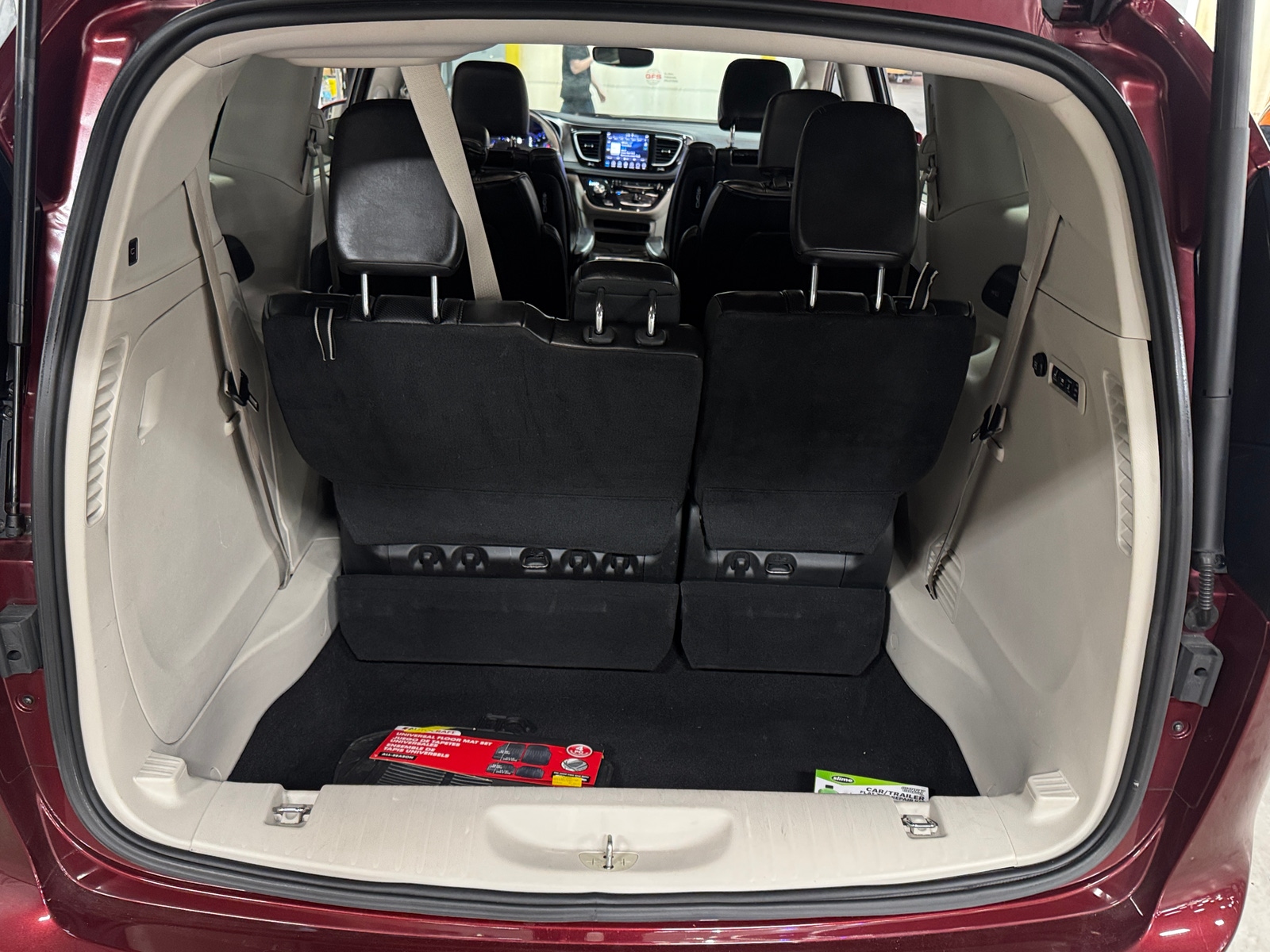 Thumbnail: 2018 Chrysler Pacifica - 7