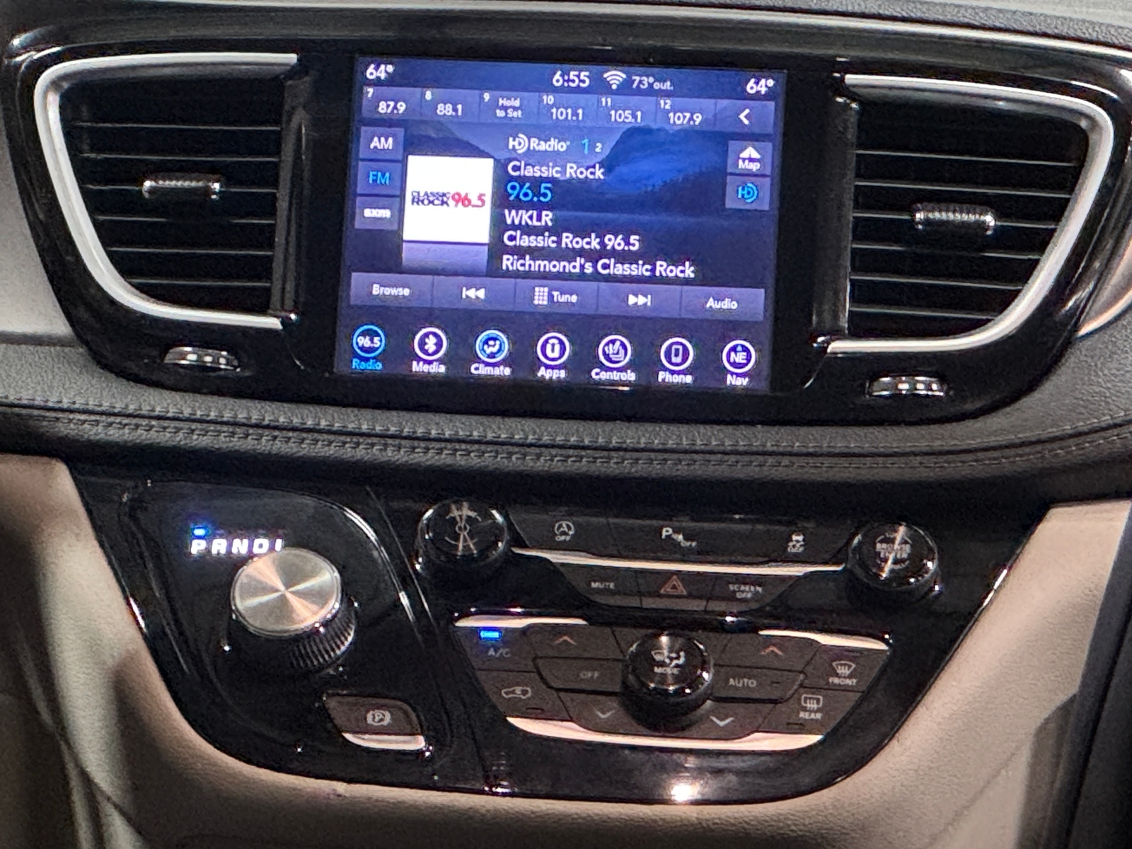 Thumbnail: 2018 Chrysler Pacifica - 4