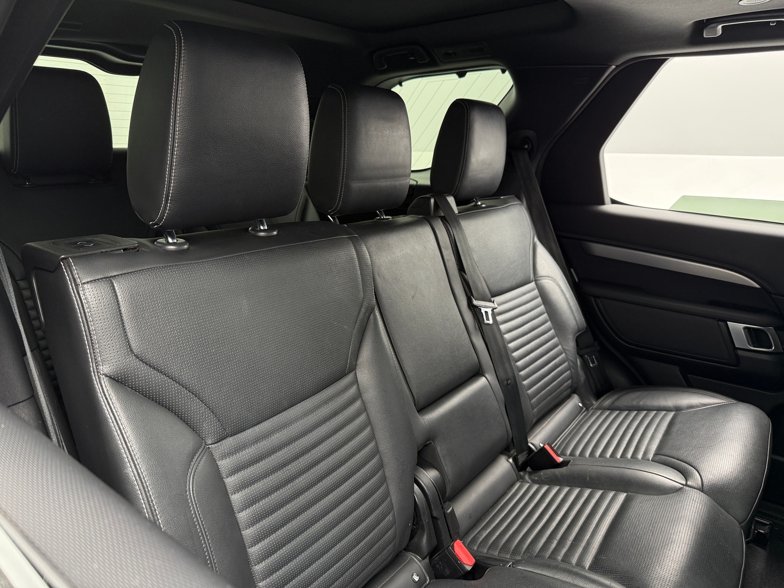 Thumbnail: 2022 Land Rover Discovery - 5