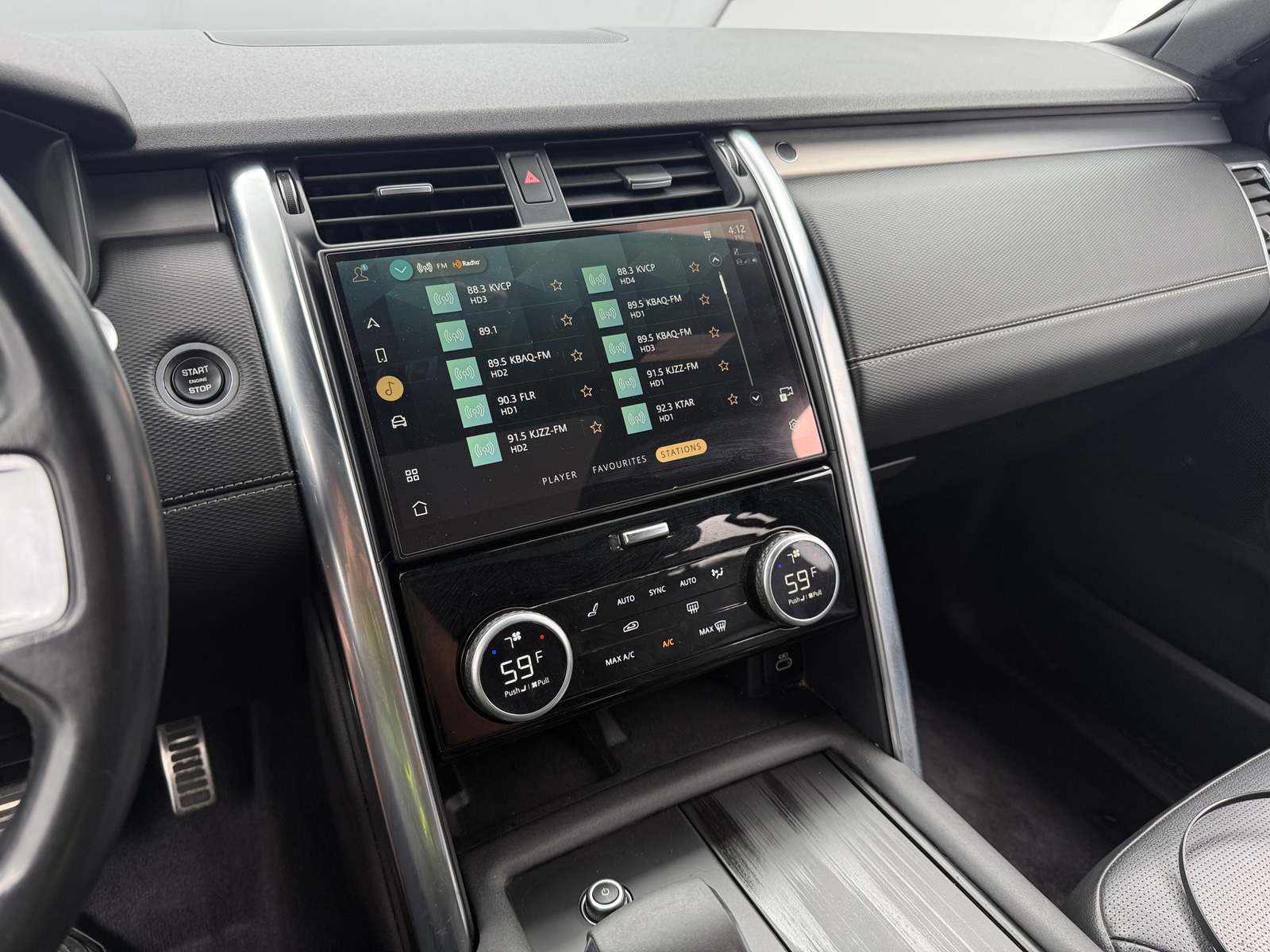 Thumbnail: 2022 Land Rover Discovery - 3