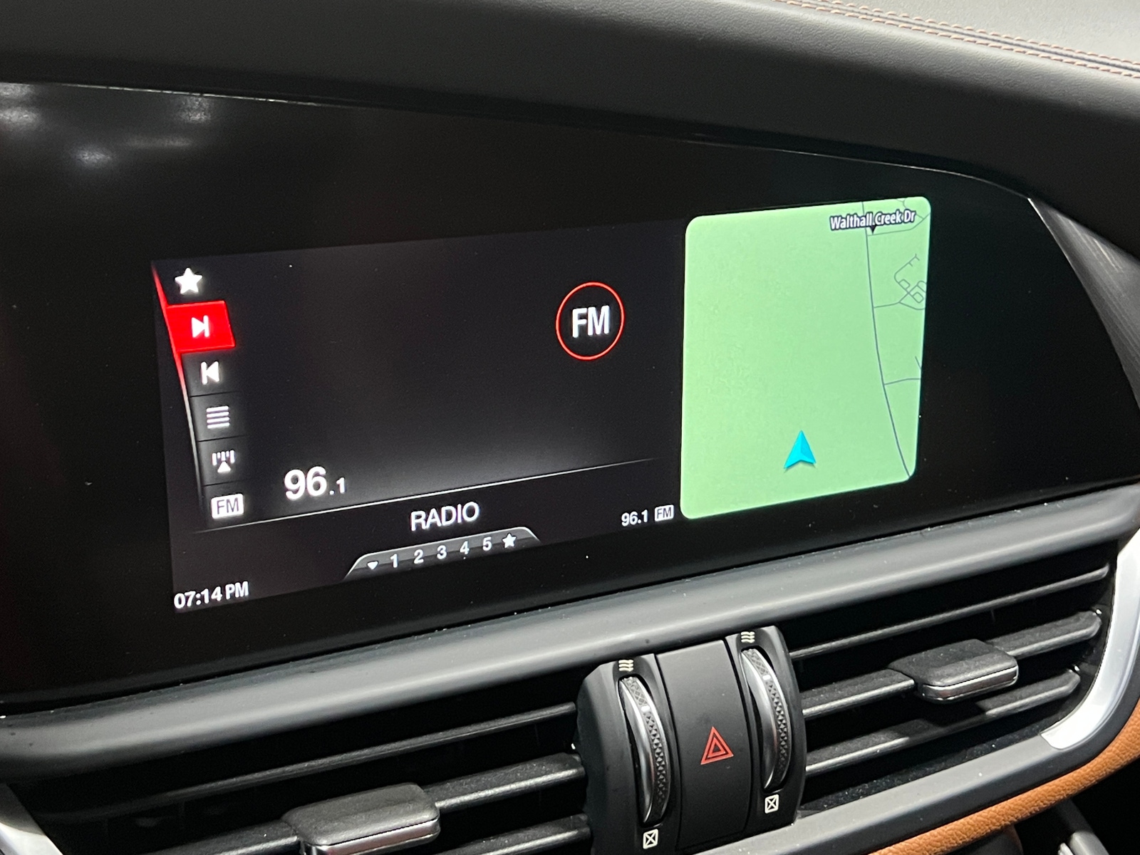 Thumbnail: 2018 Alfa Romeo Giulia - 3