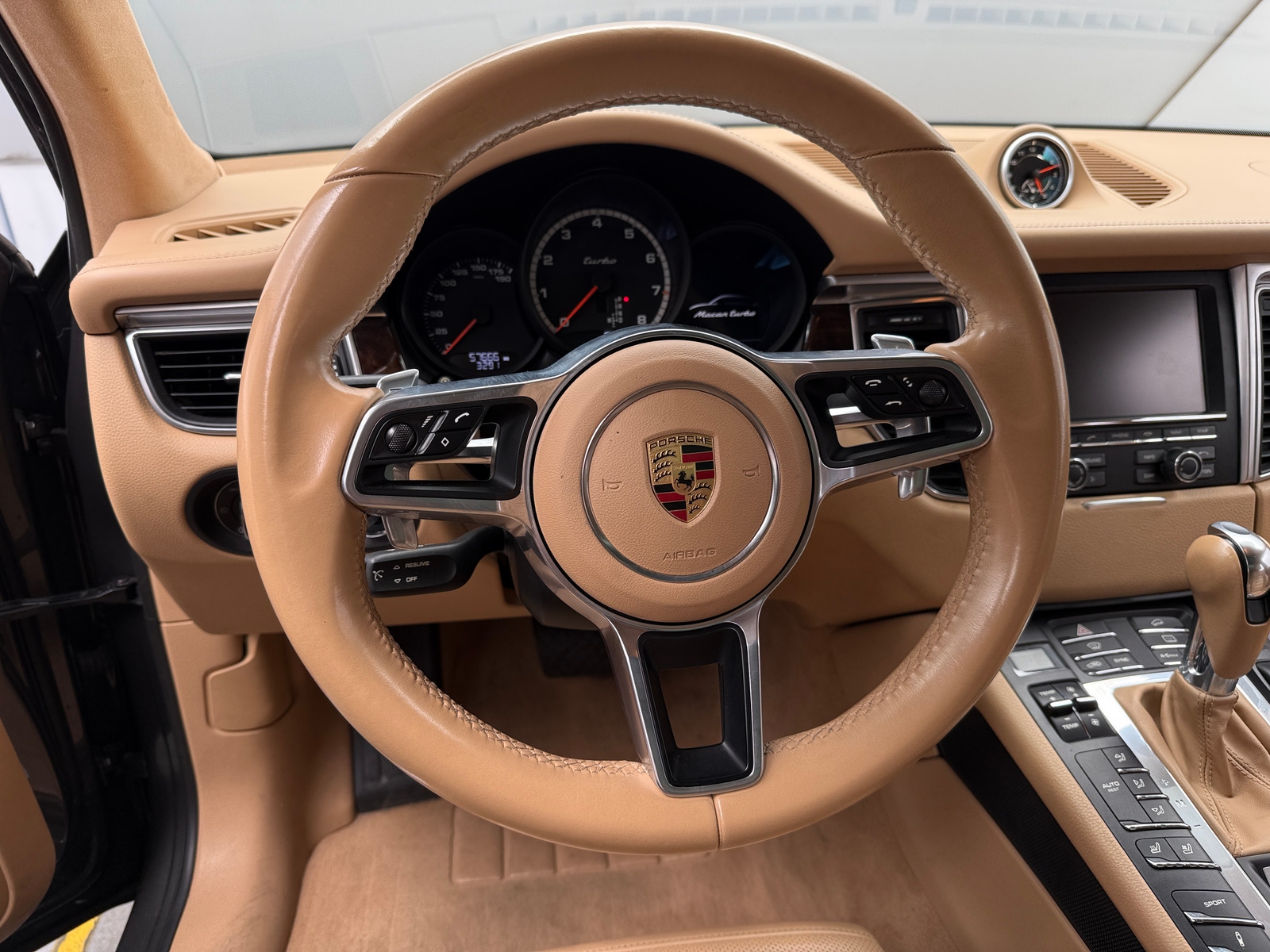 Thumbnail: 2016 Porsche Macan - 4