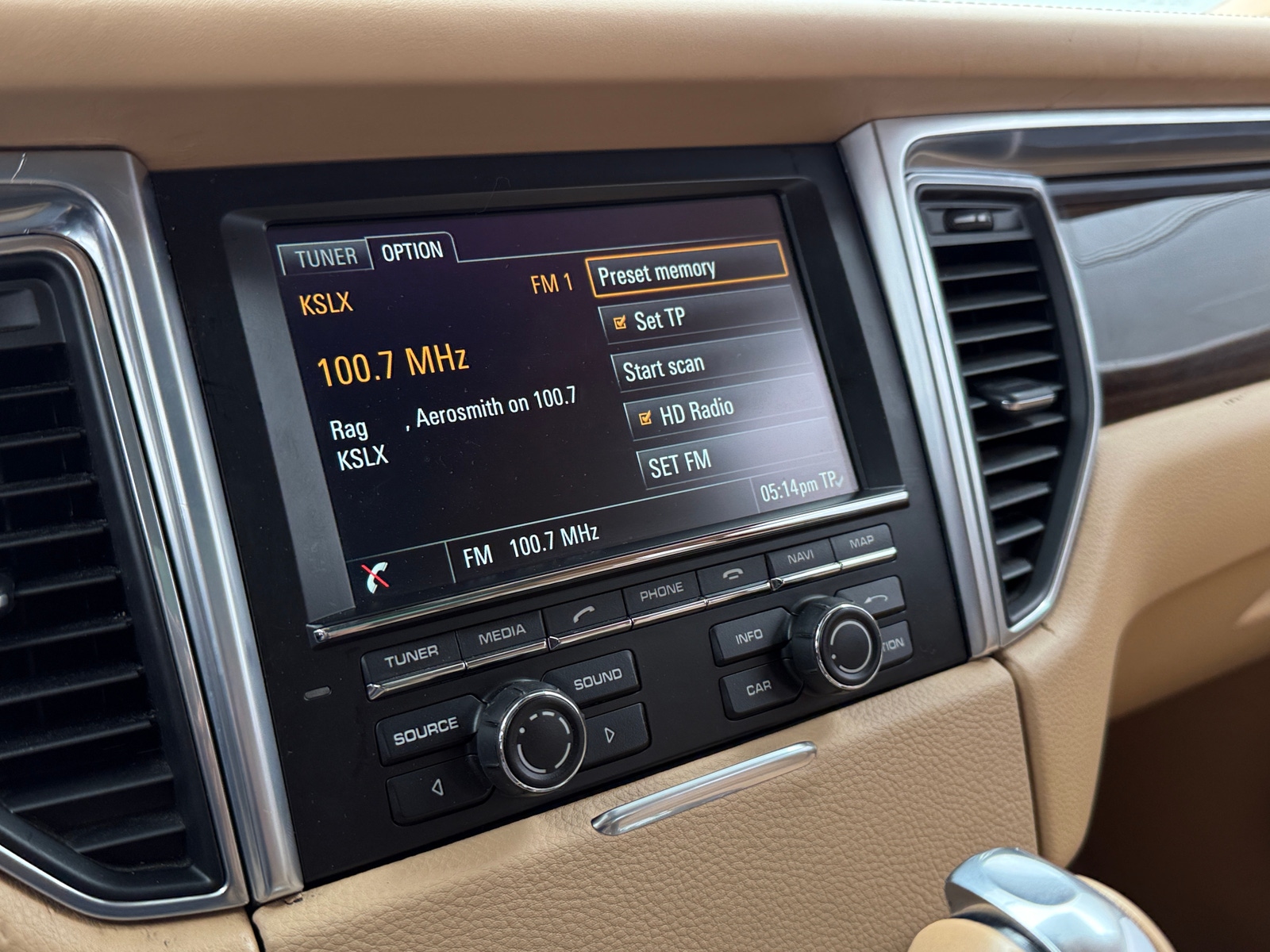 Thumbnail: 2016 Porsche Macan - 3