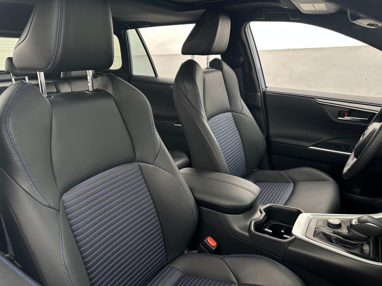 Thumbnail: 2025 Toyota RAV4 - 2