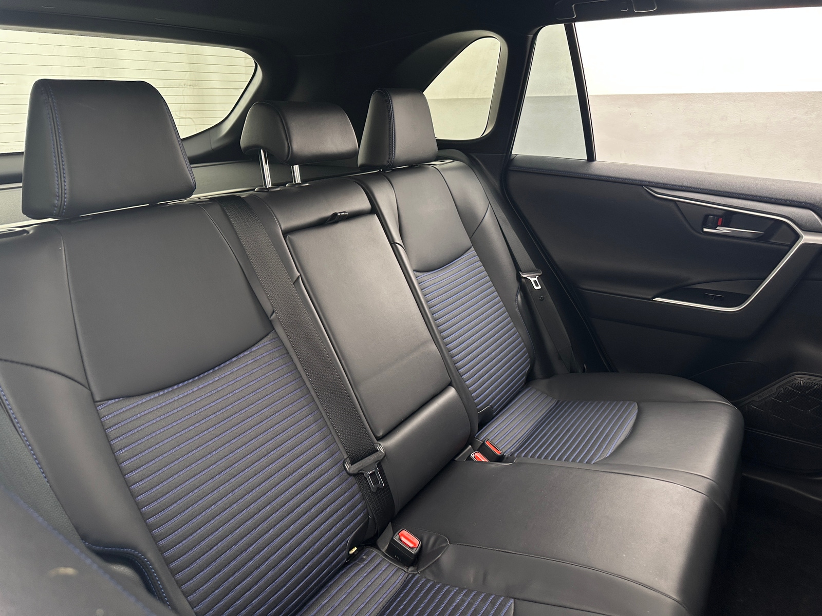 Thumbnail: 2025 Toyota RAV4 - 6