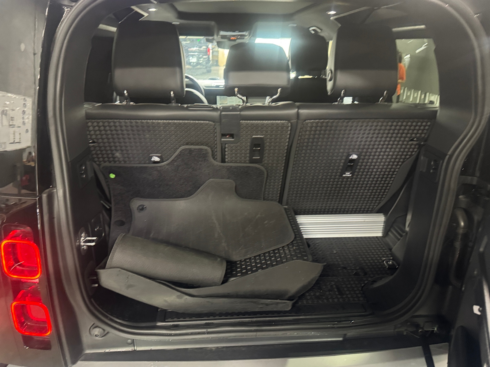 Thumbnail: 2023 Land Rover Defender - 6