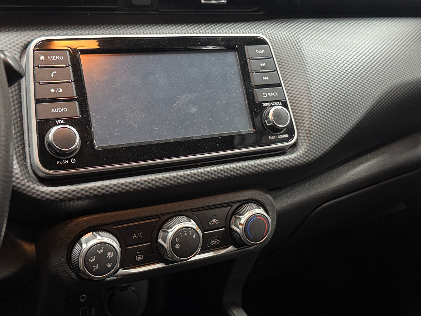 Thumbnail: 2023 Nissan Kicks - 4