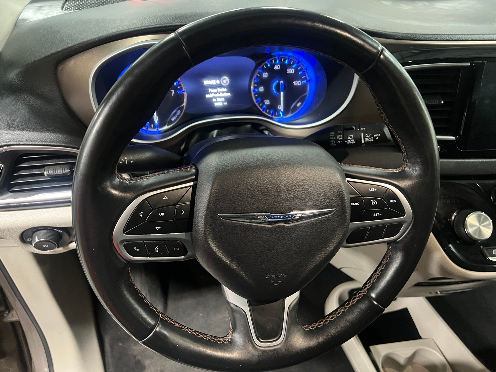 Thumbnail: 2017 Chrysler Pacifica - 4