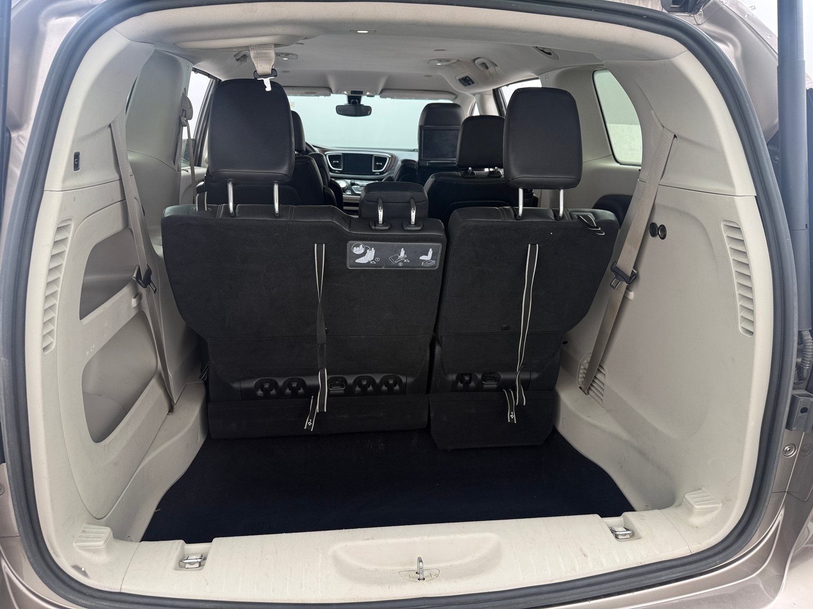 Thumbnail: 2017 Chrysler Pacifica - 6