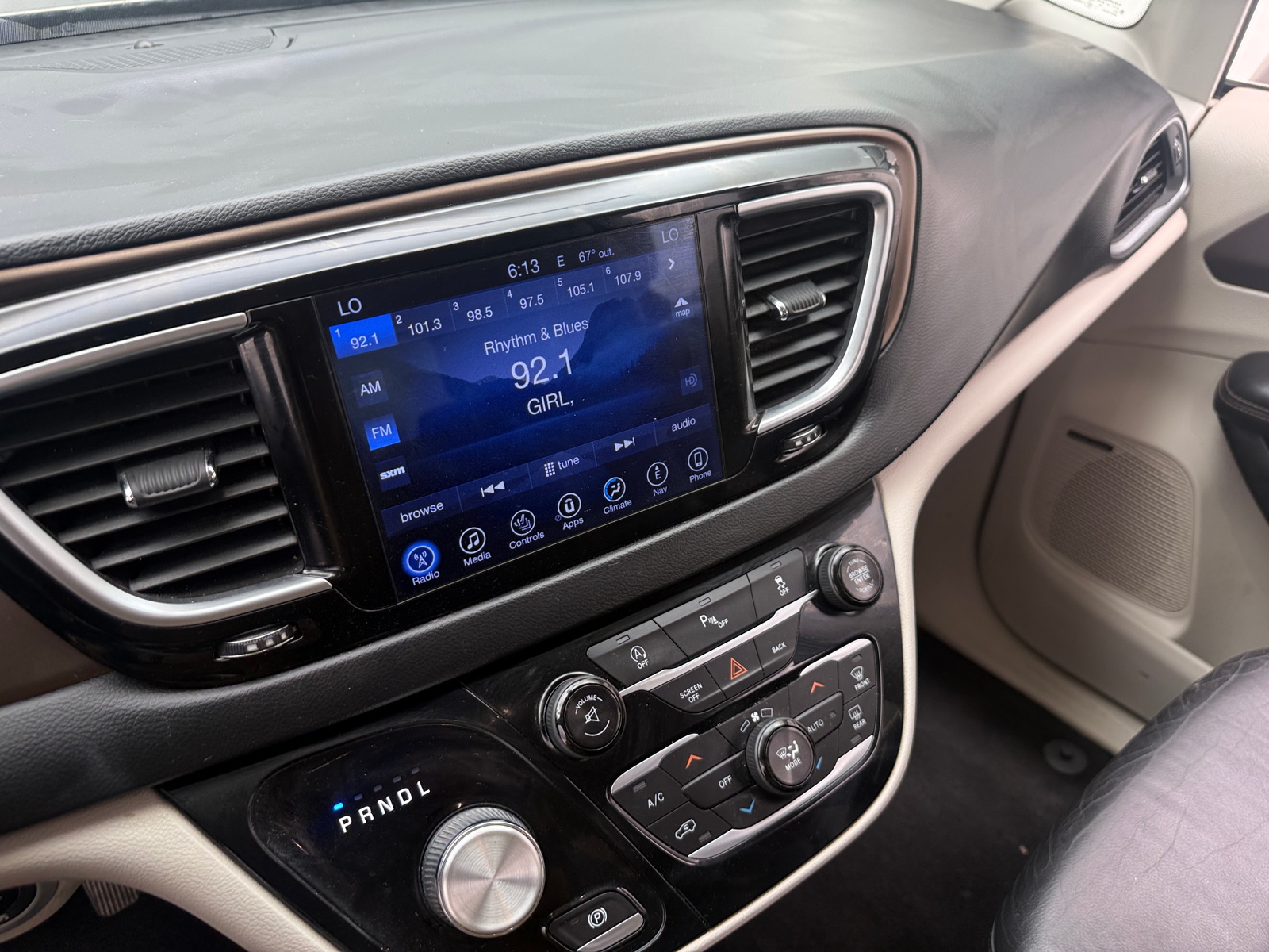 Thumbnail: 2017 Chrysler Pacifica - 3