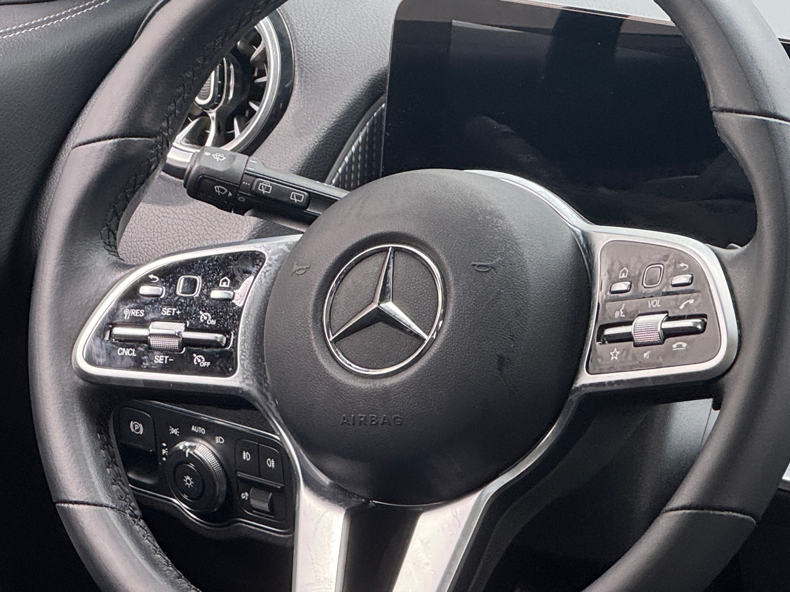 Thumbnail: 2022 Mercedes-Benz GLB - 4