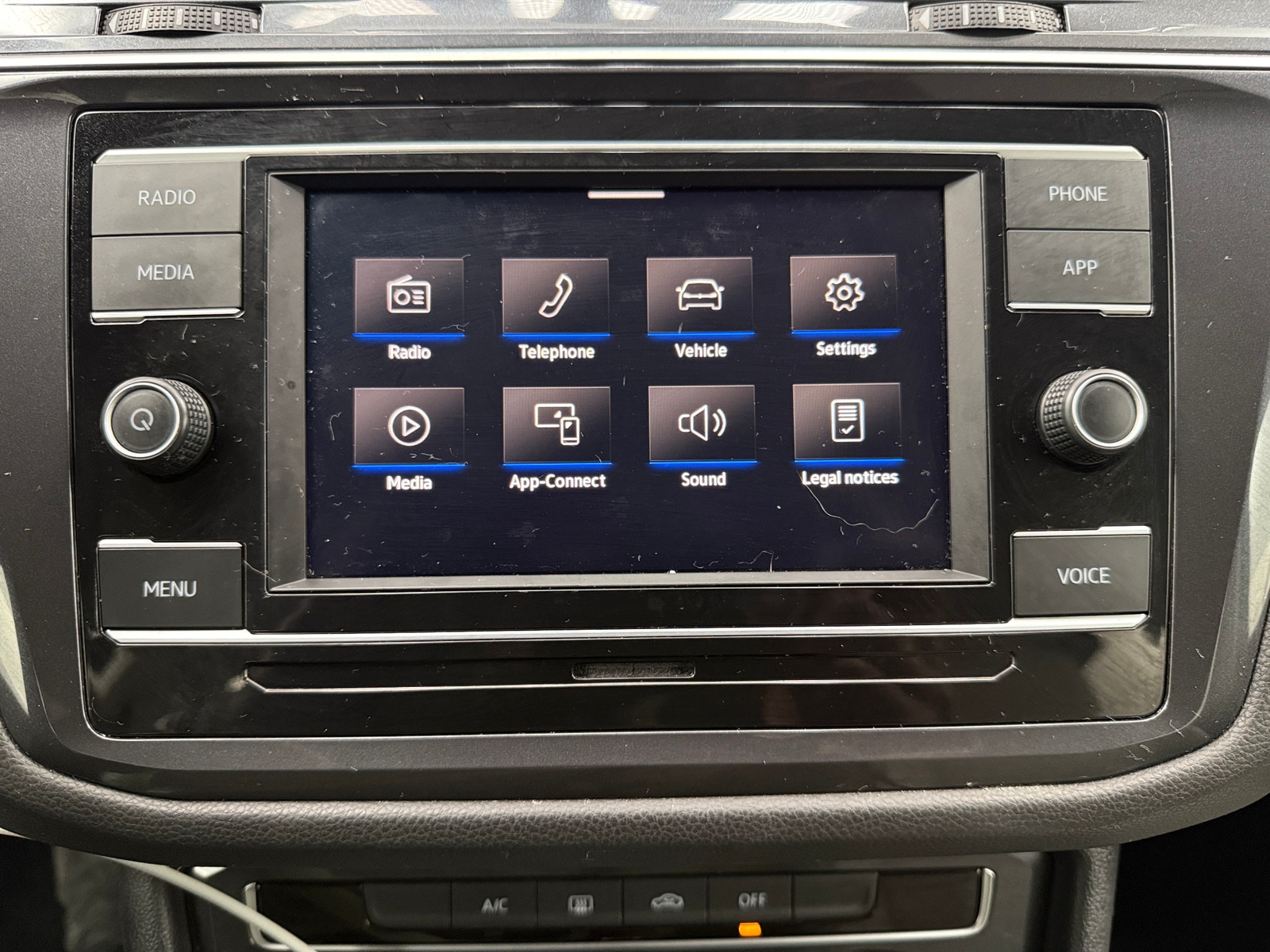 Thumbnail: 2020 Volkswagen Tiguan - 4