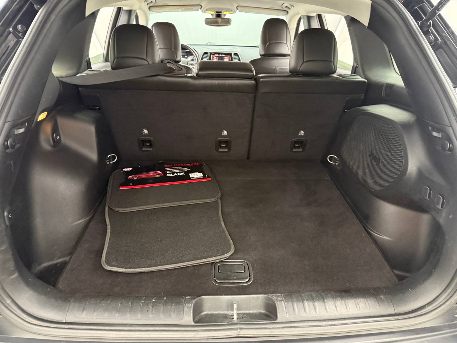 Thumbnail: 2019 Jeep Cherokee - 6