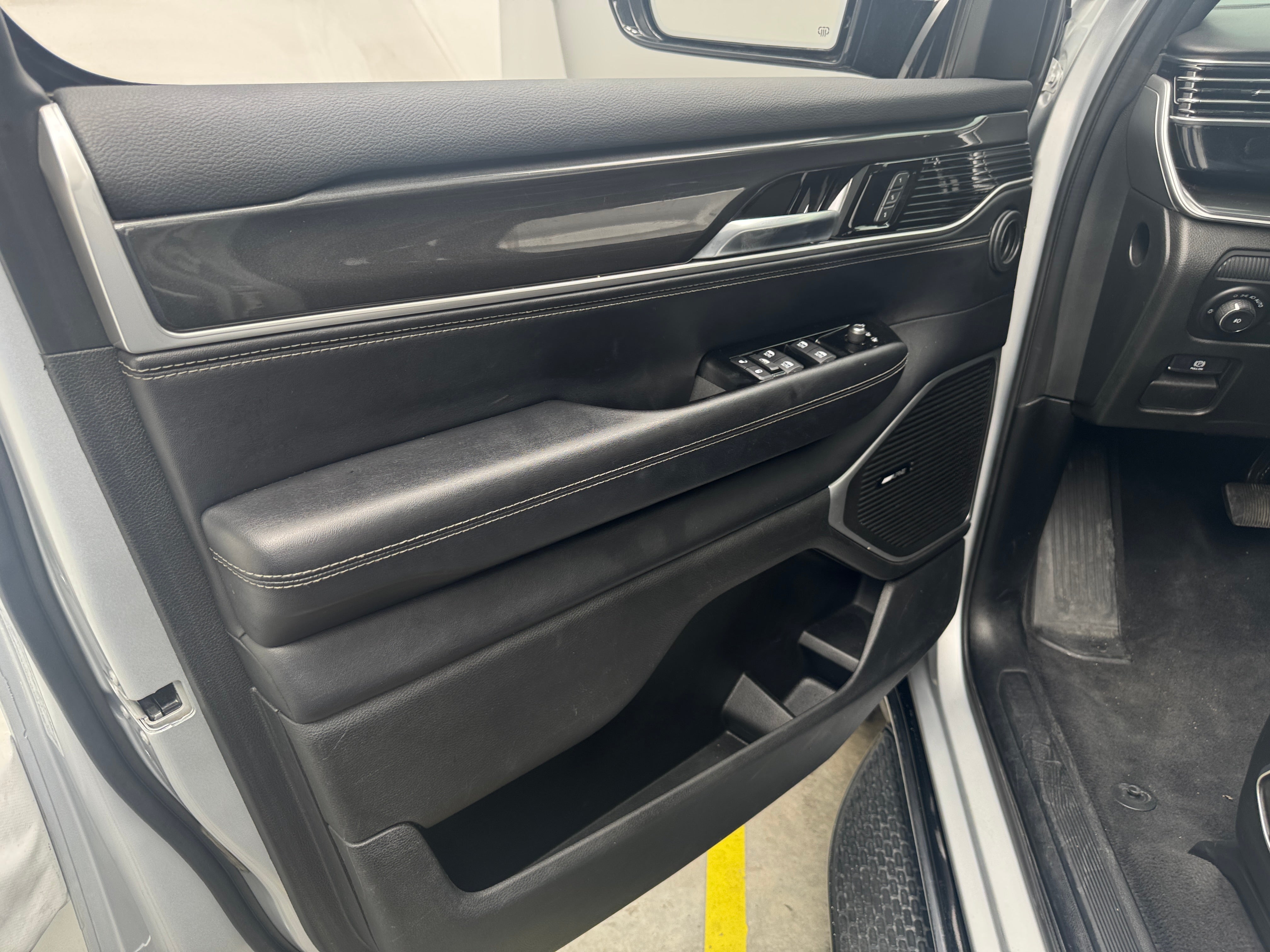 2022 Jeep Wagoneer