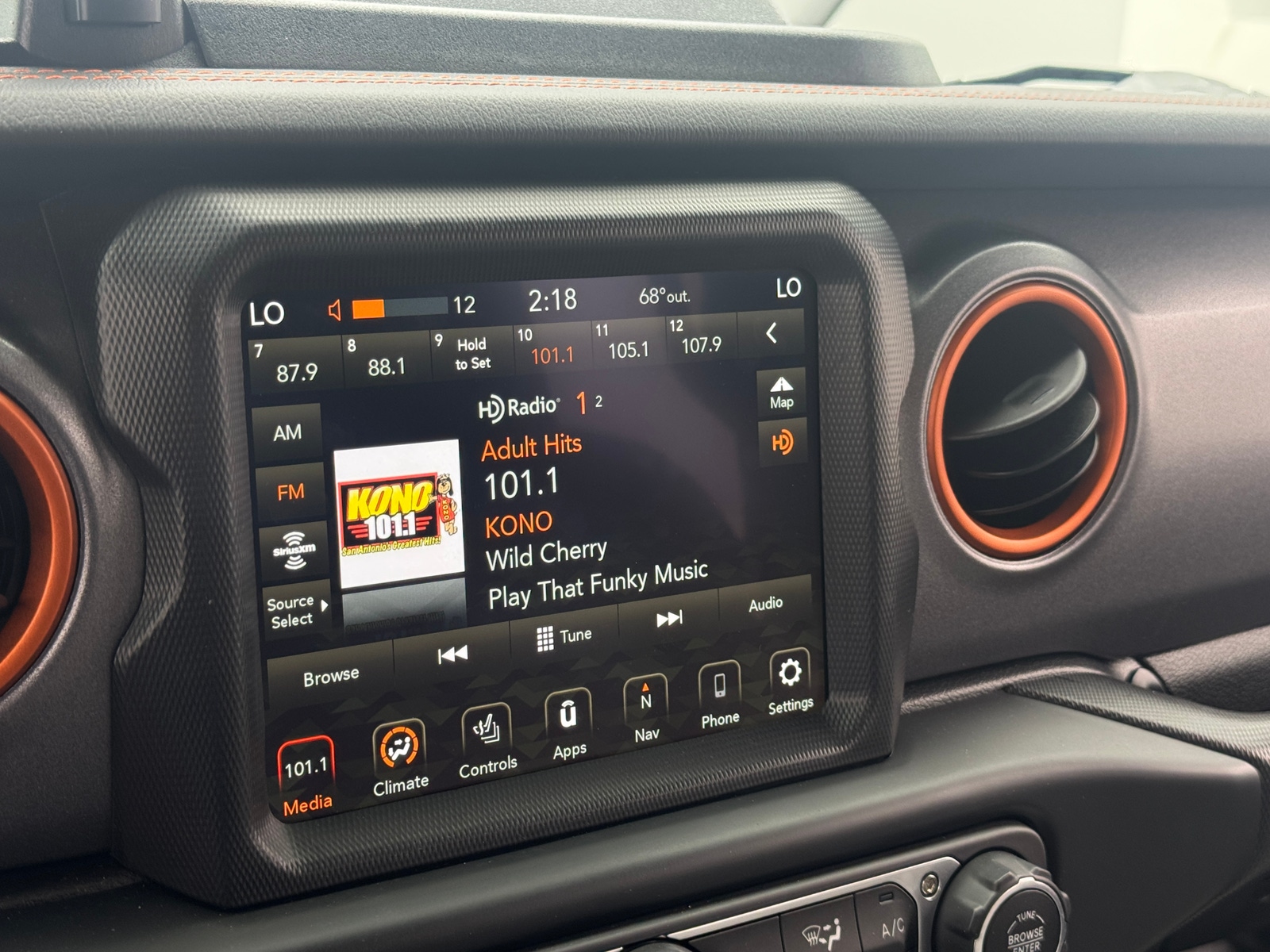 Thumbnail: 2023 Jeep Gladiator - 3