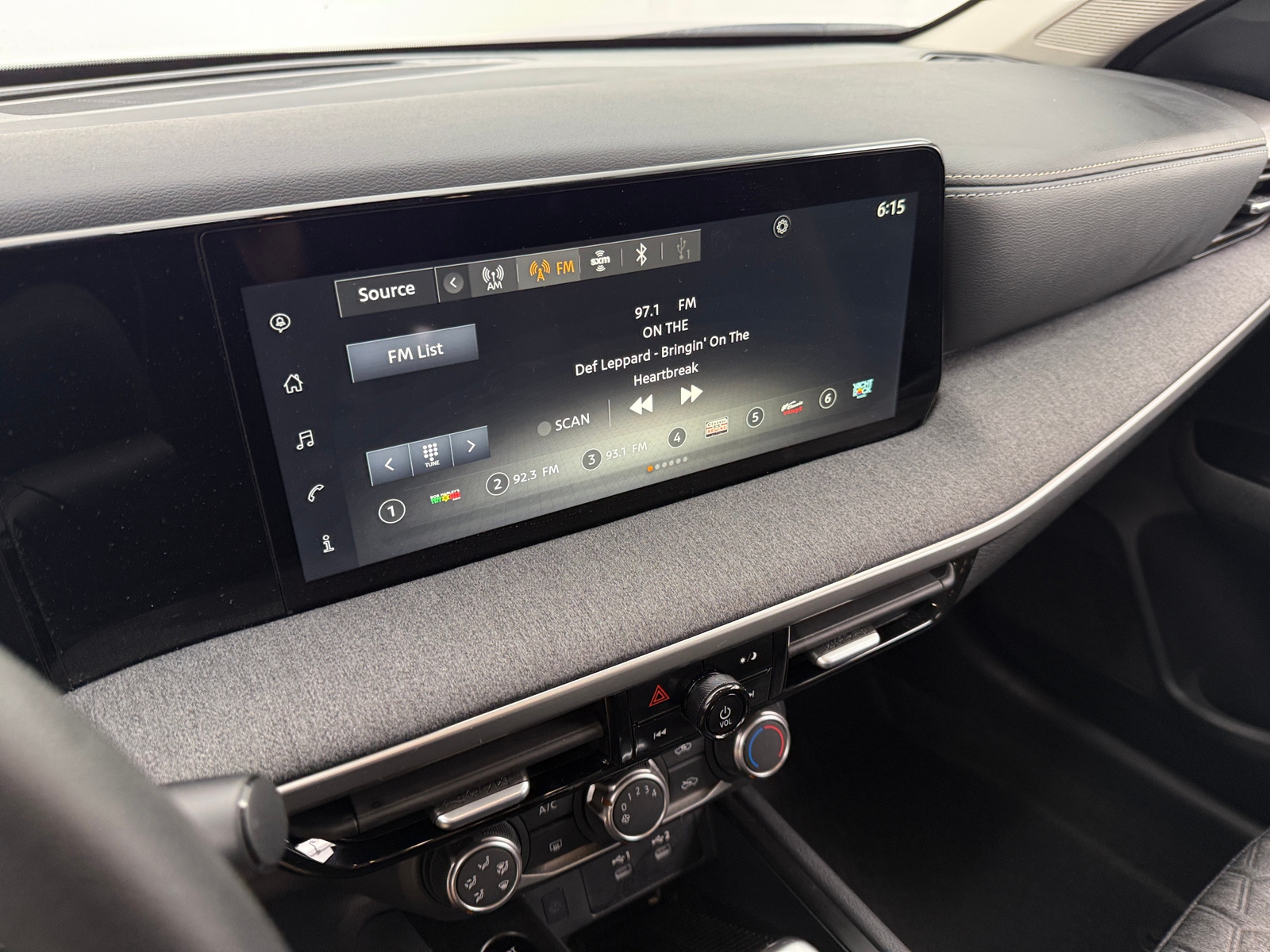 Thumbnail: 2025 Nissan Kicks - 4