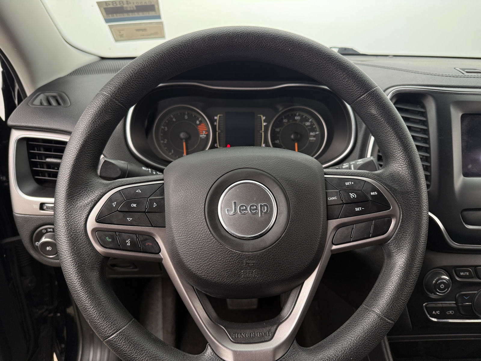 Thumbnail: 2019 Jeep Cherokee - 5