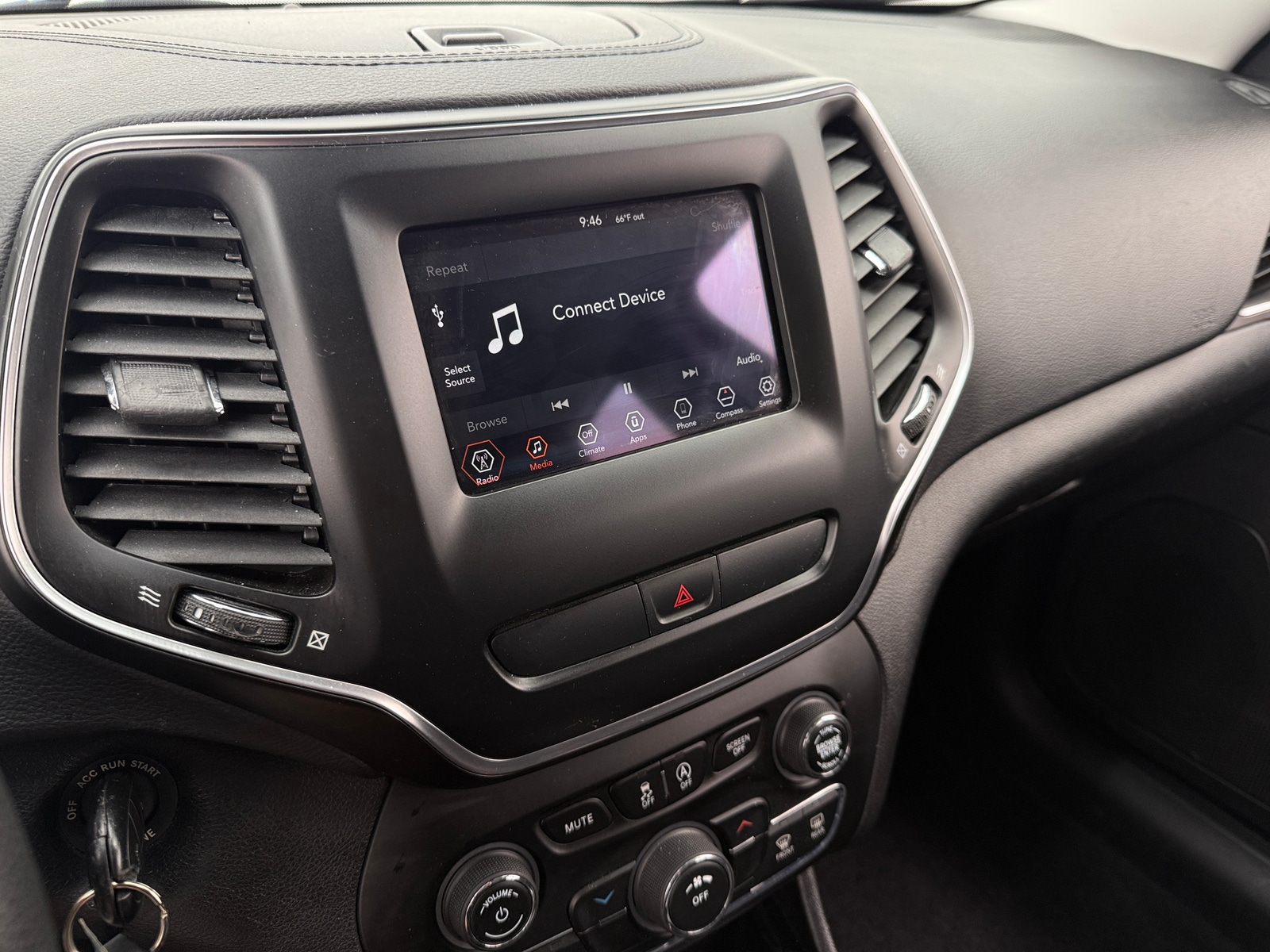 Thumbnail: 2019 Jeep Cherokee - 4