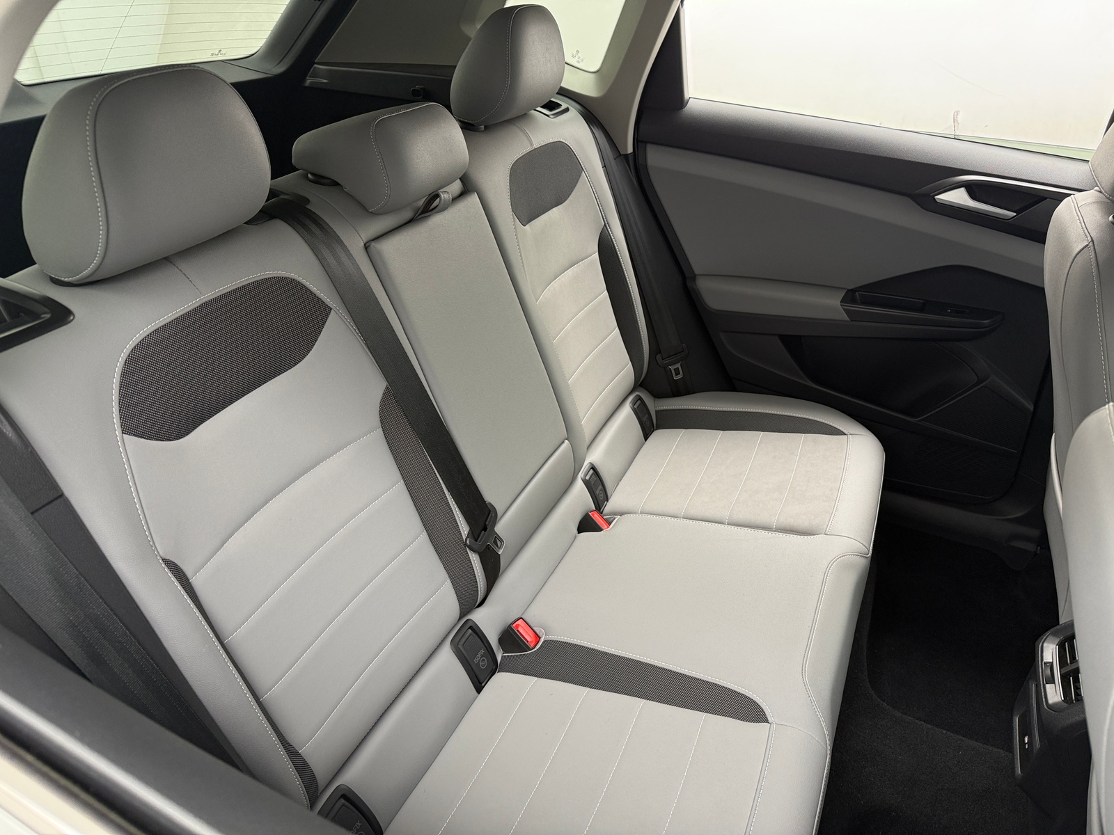 Thumbnail: 2022 Volkswagen Taos - 5