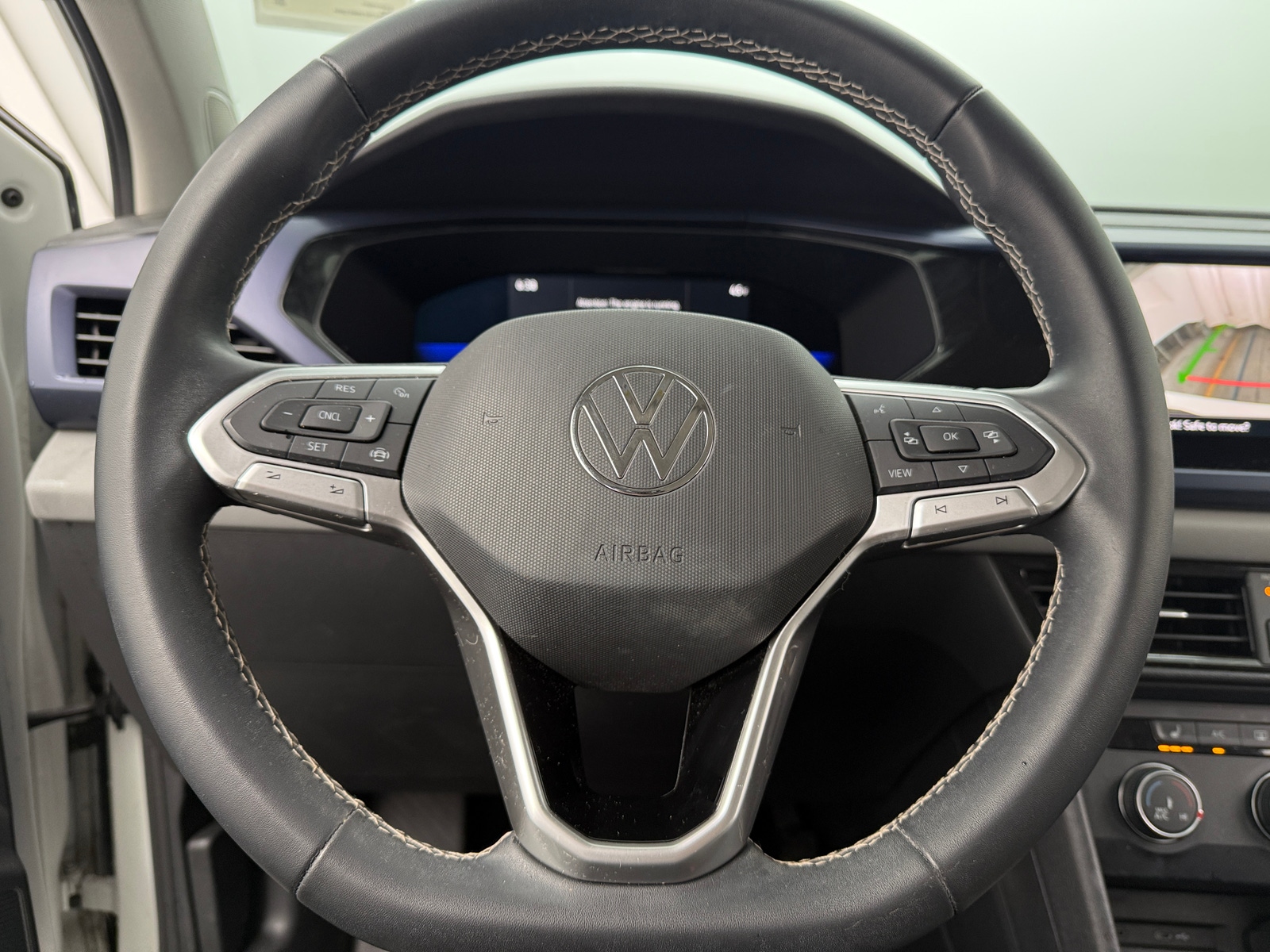 Thumbnail: 2022 Volkswagen Taos - 4