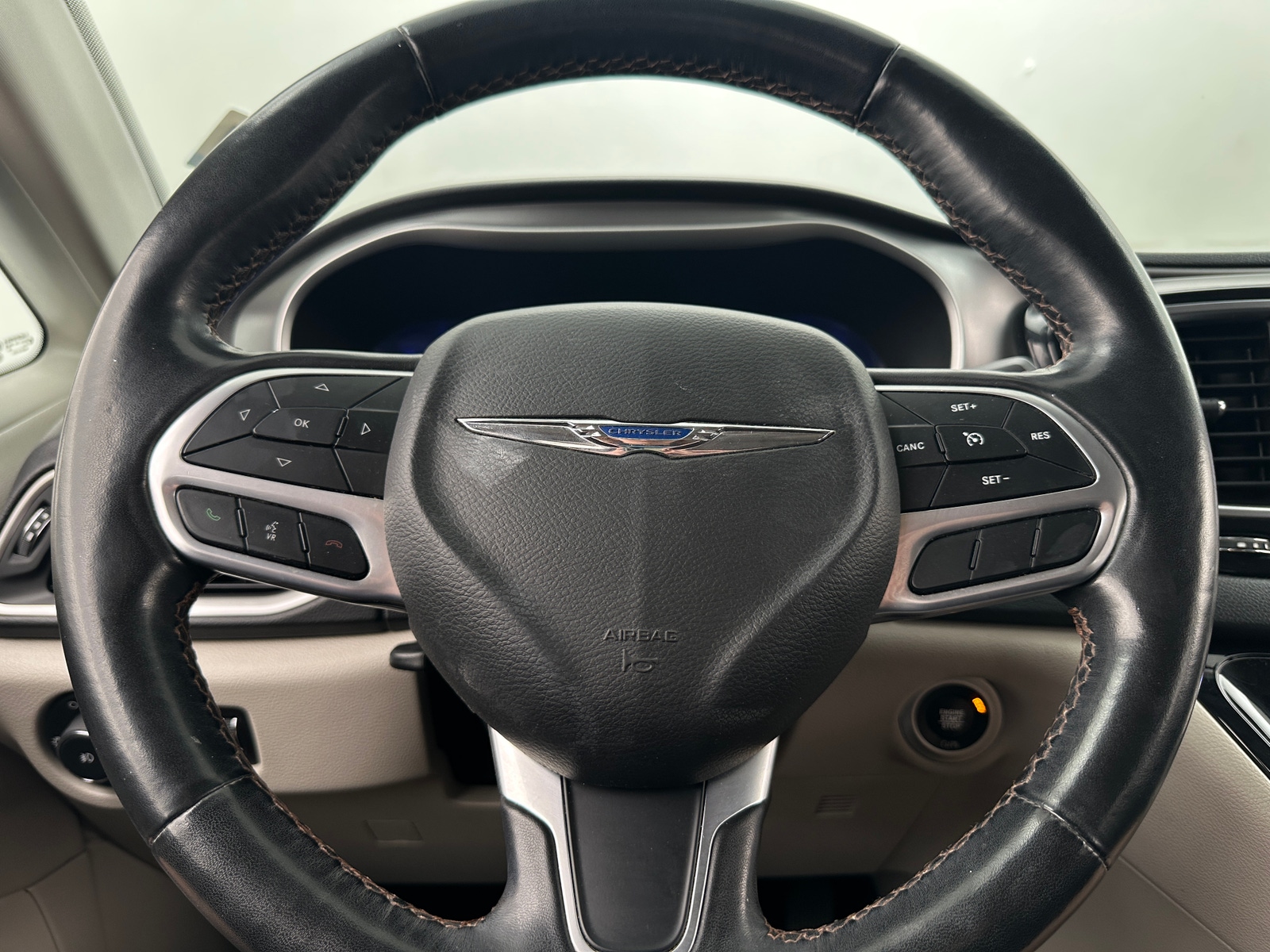 Thumbnail: 2020 Chrysler Pacifica - 4