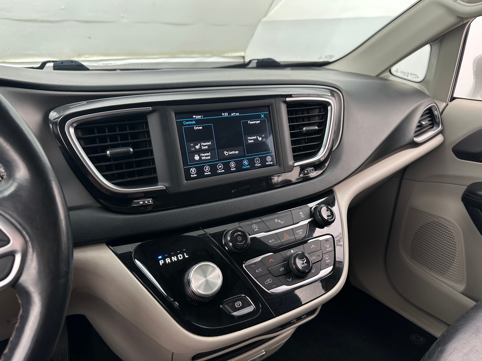 Thumbnail: 2020 Chrysler Pacifica - 3