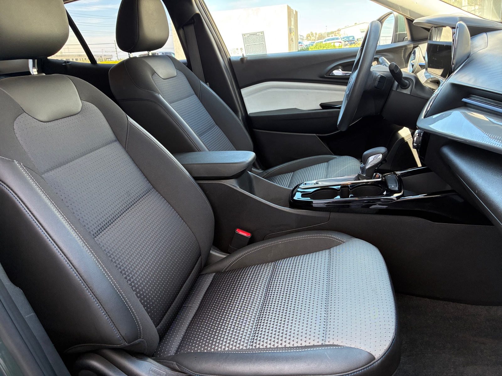 Thumbnail: 2025 Chevrolet Trax - 2