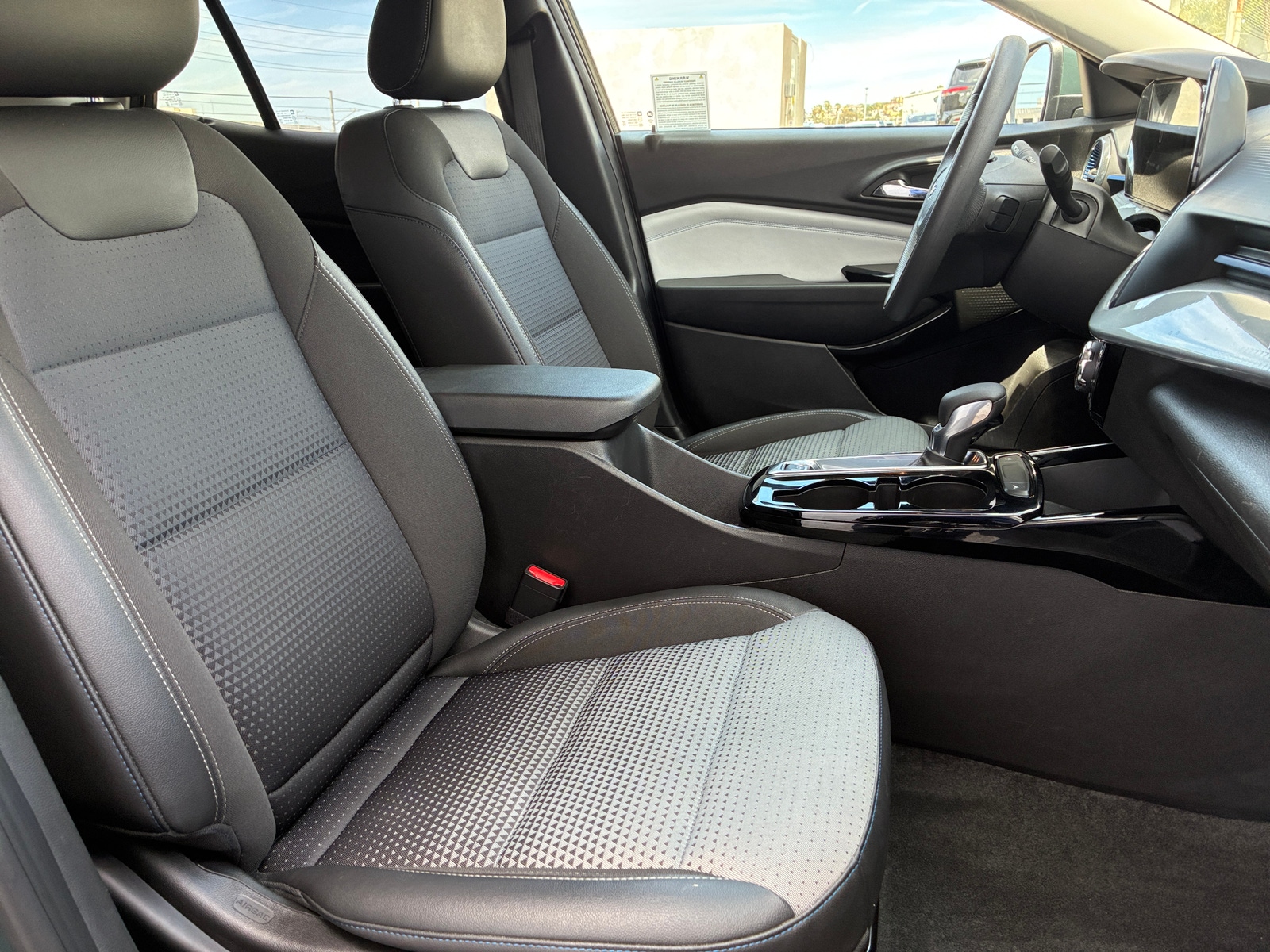 Thumbnail: 2025 Chevrolet Trax - 2