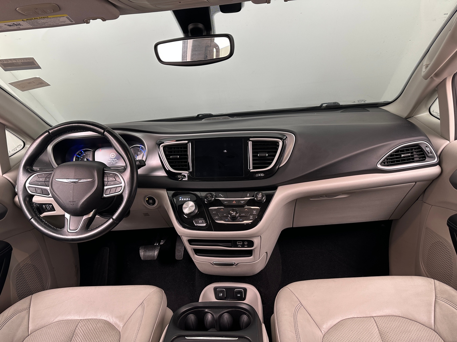 Thumbnail: 2018 Chrysler Pacifica - 3