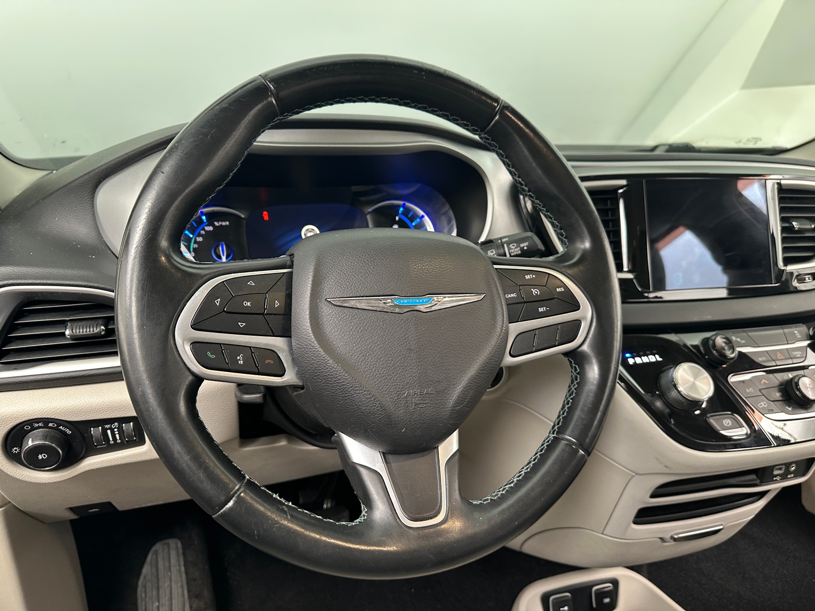 Thumbnail: 2018 Chrysler Pacifica - 5