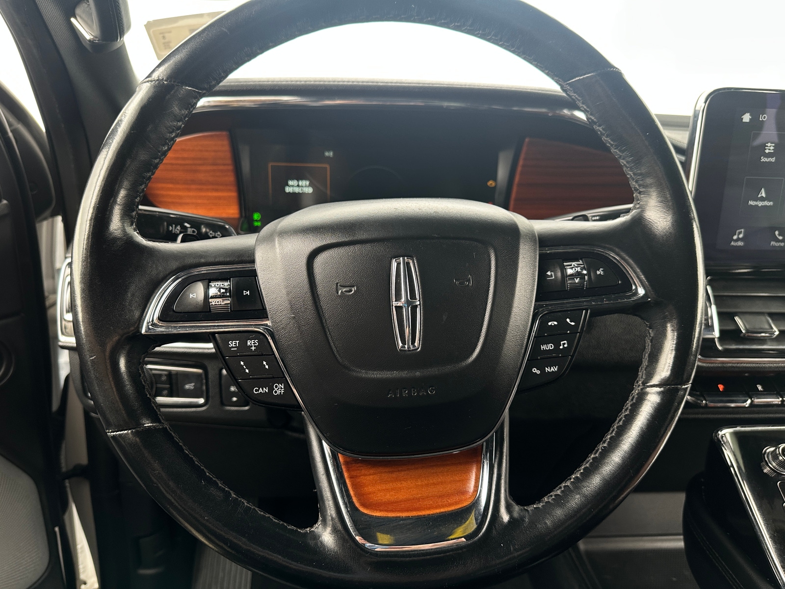 Thumbnail: 2019 Lincoln Navigator L - 4