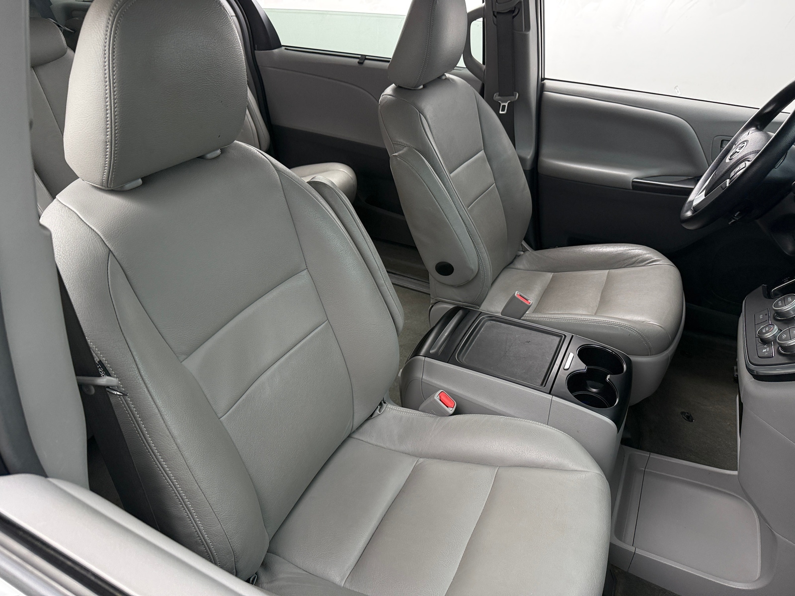 Thumbnail: 2017 Toyota Sienna - 2