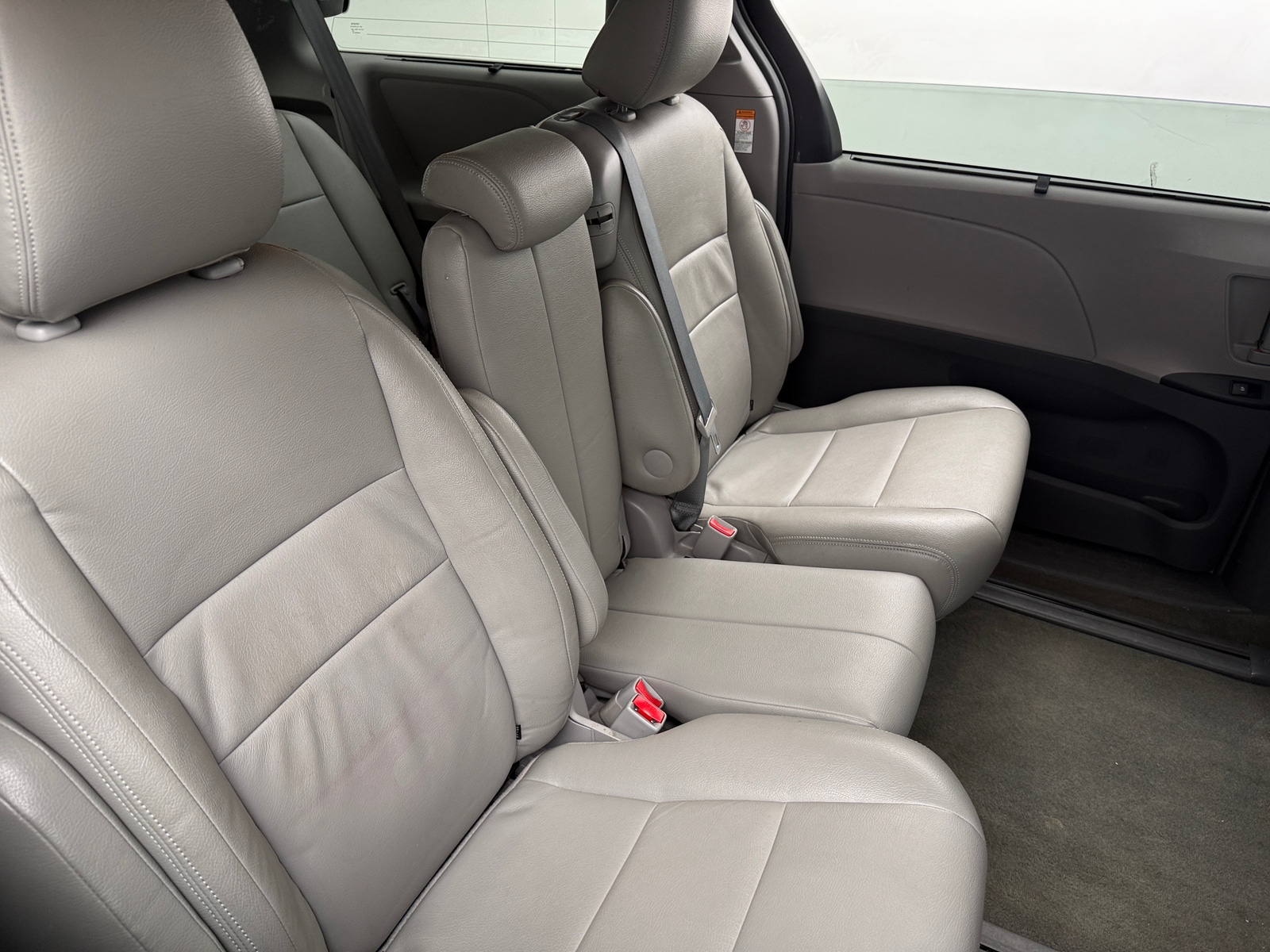 Thumbnail: 2017 Toyota Sienna - 6