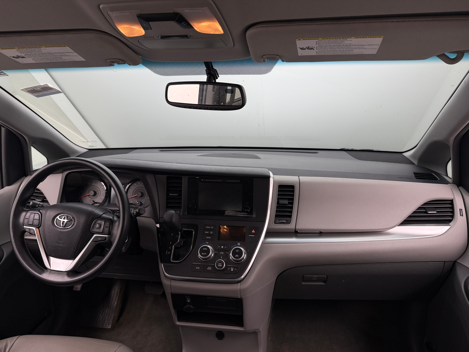 Thumbnail: 2017 Toyota Sienna - 3