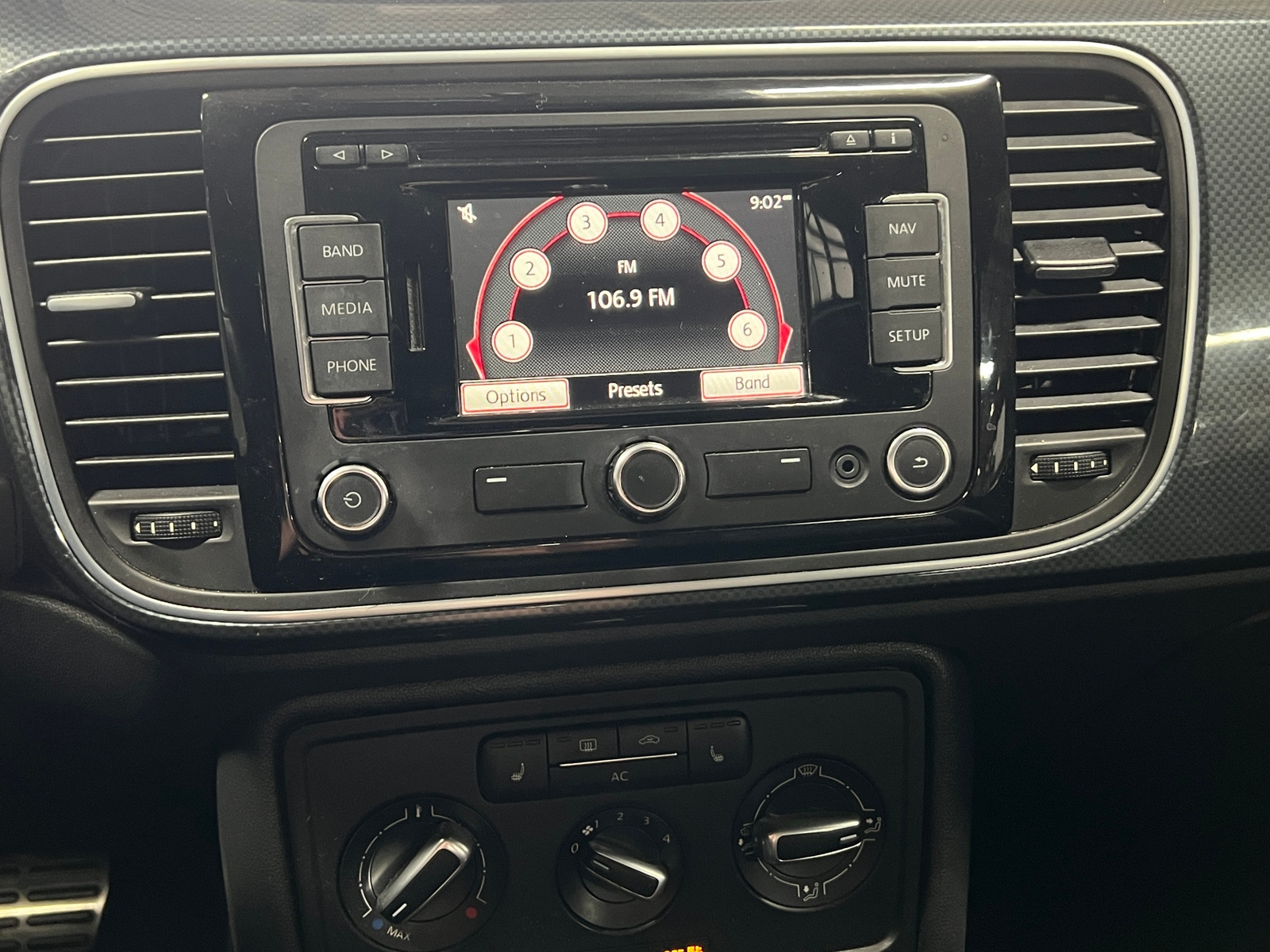 Thumbnail: 2012 Volkswagen Beetle - 4