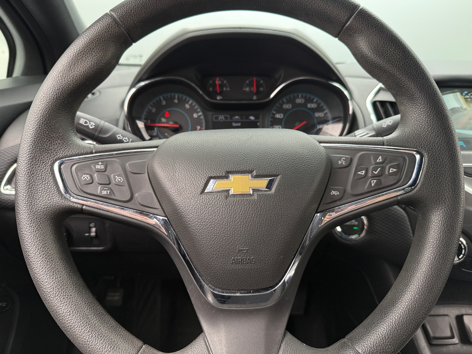 Thumbnail: 2017 Chevrolet Cruze - 5