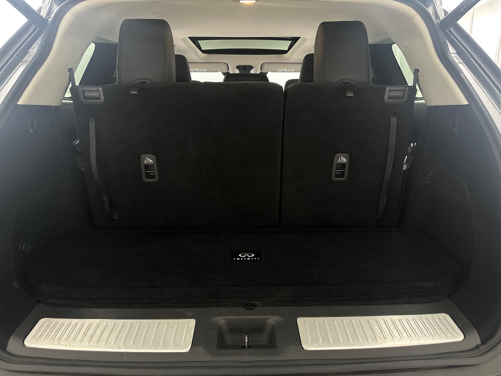 Thumbnail: 2023 INFINITI QX60 - 6